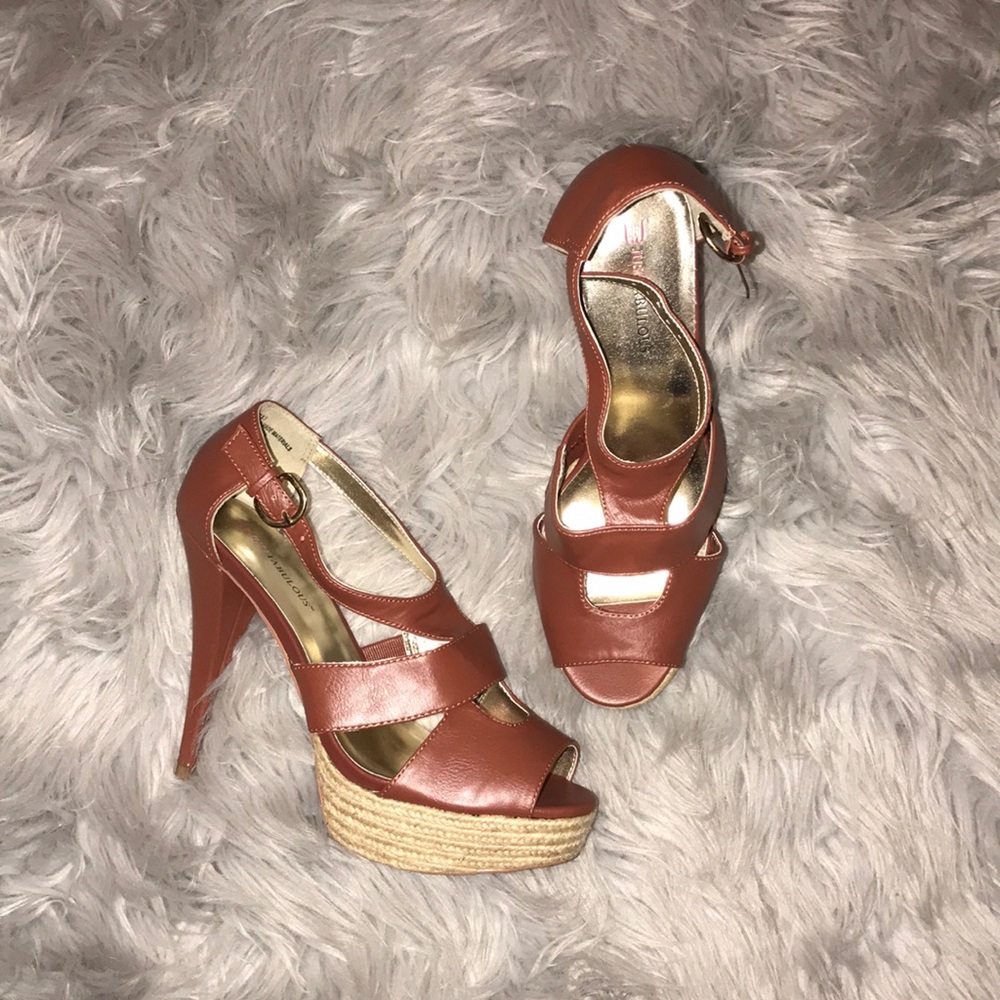 Strappy brown heels 💕